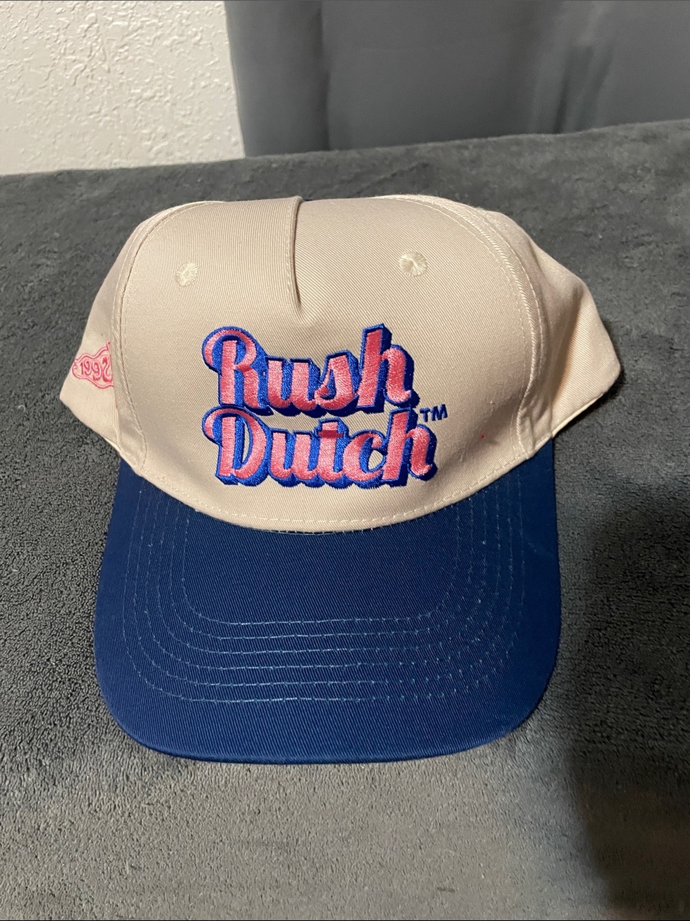 Two-Tone Baseball Cap in Beige and Blue 92 pink “Rush Dutch”